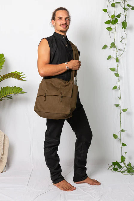 Weekend Messenger Bag Olive
